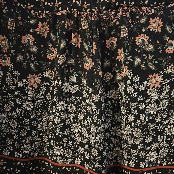 Adelyn Rae Floral Romper - Picture 3 of 9